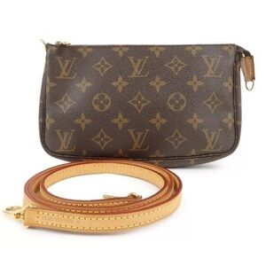 Flawless Louis Vuitton Pochette accessories crossbody shoulder with strap!